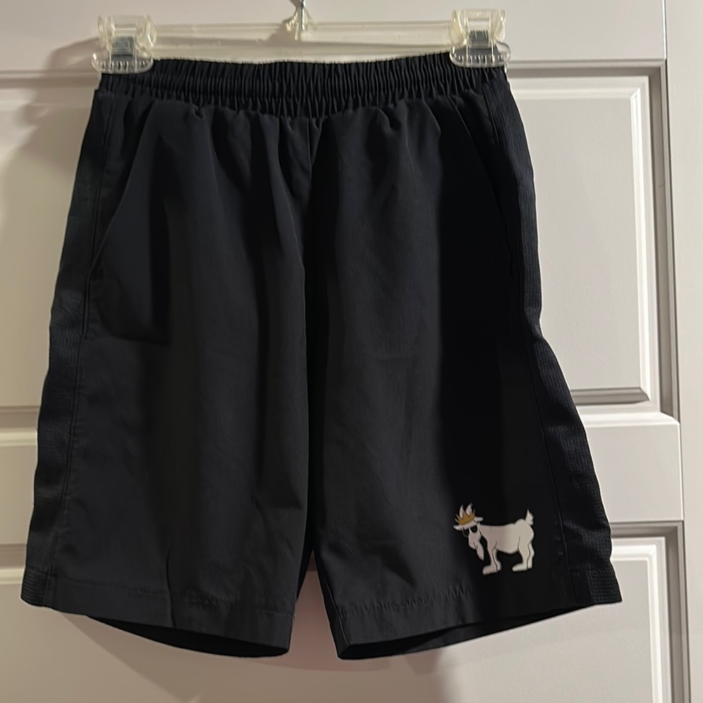 Black Athletic Shorts with Elastic Waistband and Graphic Design